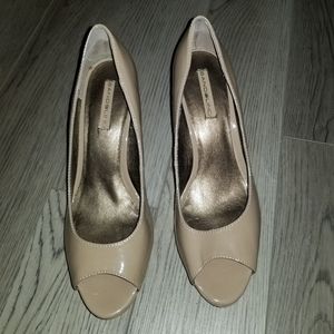 Bandolino Faux Pantent Leather Taupe Heel